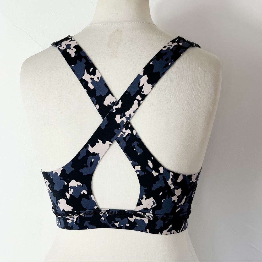 Sweaty Betty Blue Circuit Camo Sports Bra X-Back Size M Gym Yoga - Picture 5 of 9